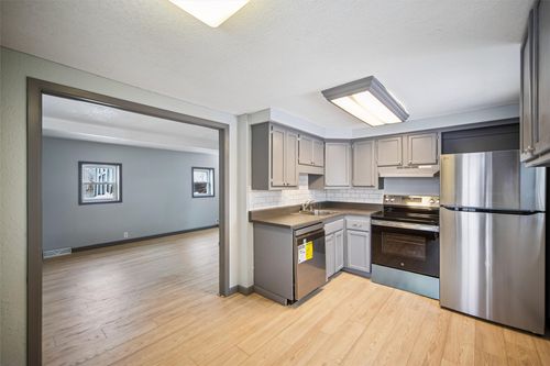 2400 45th St, Des Moines, IA, 50310-3146 | Card Image