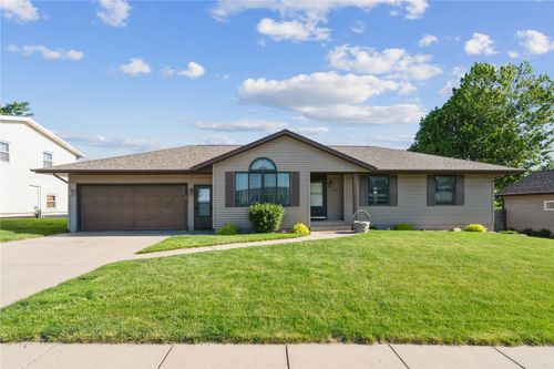 2540 Grand Ave, Marion, IA, 52302-5025 | Card Image
