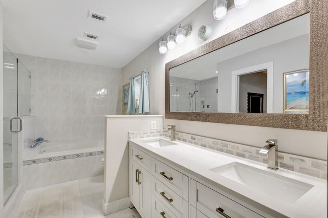 6700 Versailles Ct, Condo with 3 bedrooms, 3 bathrooms and null parking in Lake Worth FL | Image 4