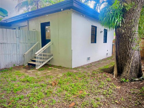 back-620 Ne 160th St, Miami, FL, 33162-3654 | Card Image