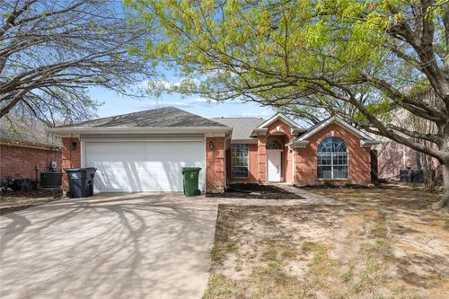 703 Turnstone Dr, Arlington, TX, 76018-2338 | Card Image