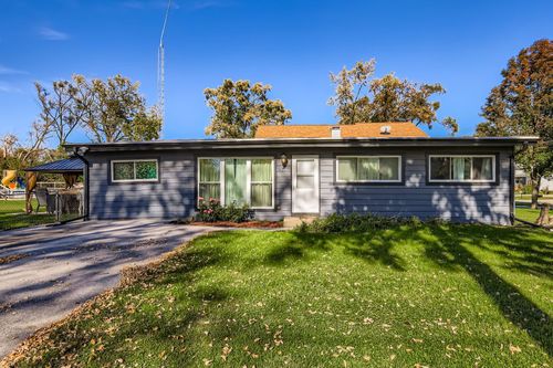 19W720 Woodland Ave, Addison, IL, 60101-2101 | Card Image