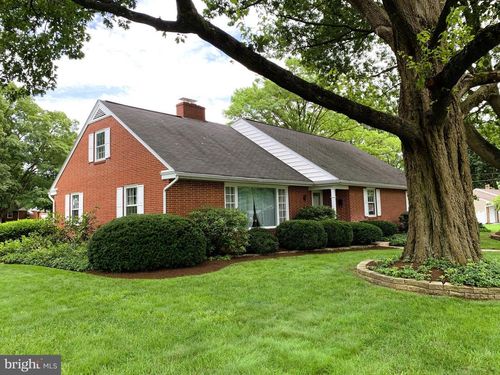 301 S Locust St, LITITZ, PA, 17543-2142 | Card Image