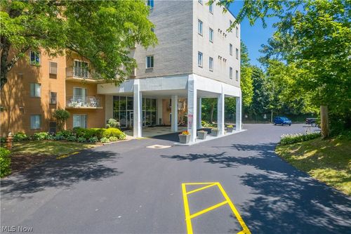 306-3675 Clague Rd, North Olmsted, OH, 44070-1654 | Card Image