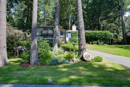 978 Fir Tree Glen, Victoria, BC, V8X5B7 | Card Image