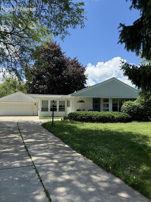 2945 Cottonwood Court, Brookfield, WI, 53005 | Card Image