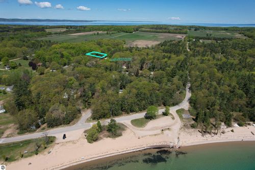 18961 Traverse St, Traverse City, MI, 49686-9761 | Card Image