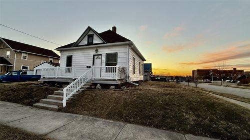 12 N 12th St, Marshalltown, IA, 50158-5402 | Card Image