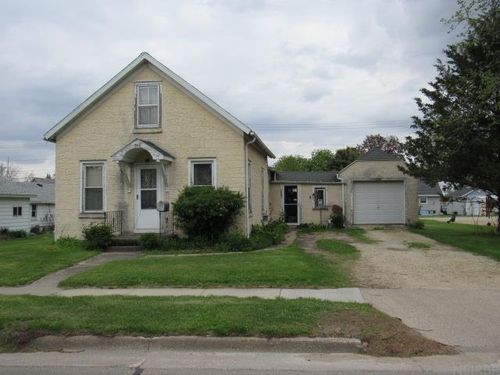 746 N Cedar St, Monticello, IA, 52310-1017 | Card Image