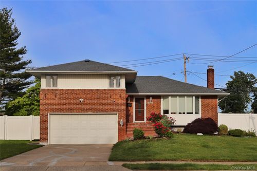 311 Southwood Cir, Syosset, NY, 11791-5712 | Card Image
