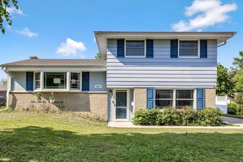 6087 Oakwood Lane, Greendale, WI, 53129 | Card Image