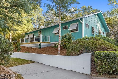 201 Hoop Pole Creek Dr, Atlantic Beach, NC, 28512-5841 | Card Image