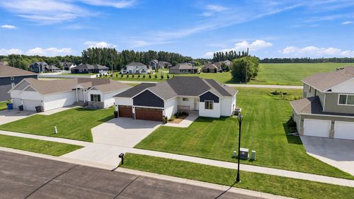 1504 75th Ave S, Fargo, ND, 58104-7369 | Card Image