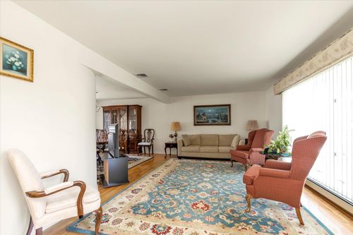 7 Sunset Ave, Lynbrook, NY, 11563-4020 | Card Image