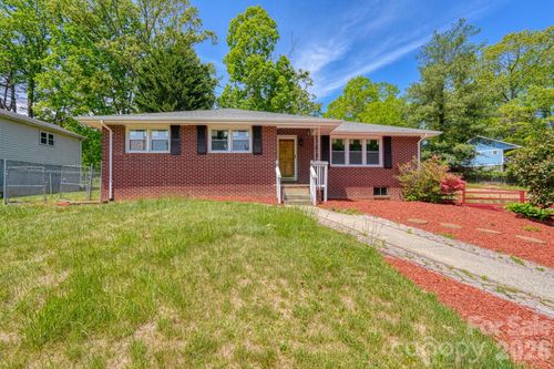 509 Brookside Camp Rd, Hendersonville, NC, 28792-9210 | Card Image