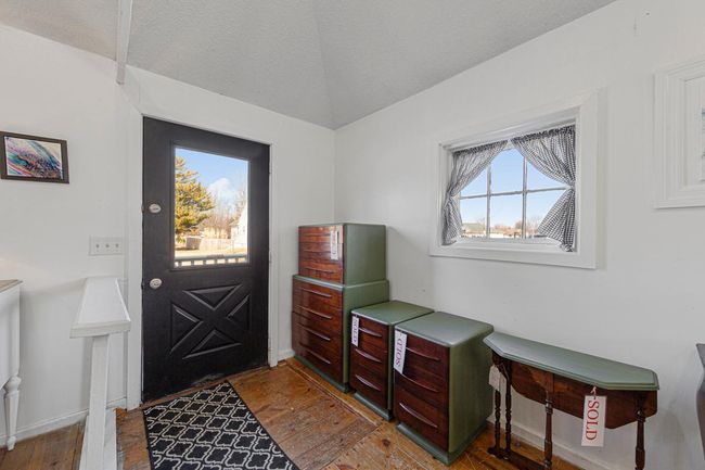 Studio Entryway | Image 26