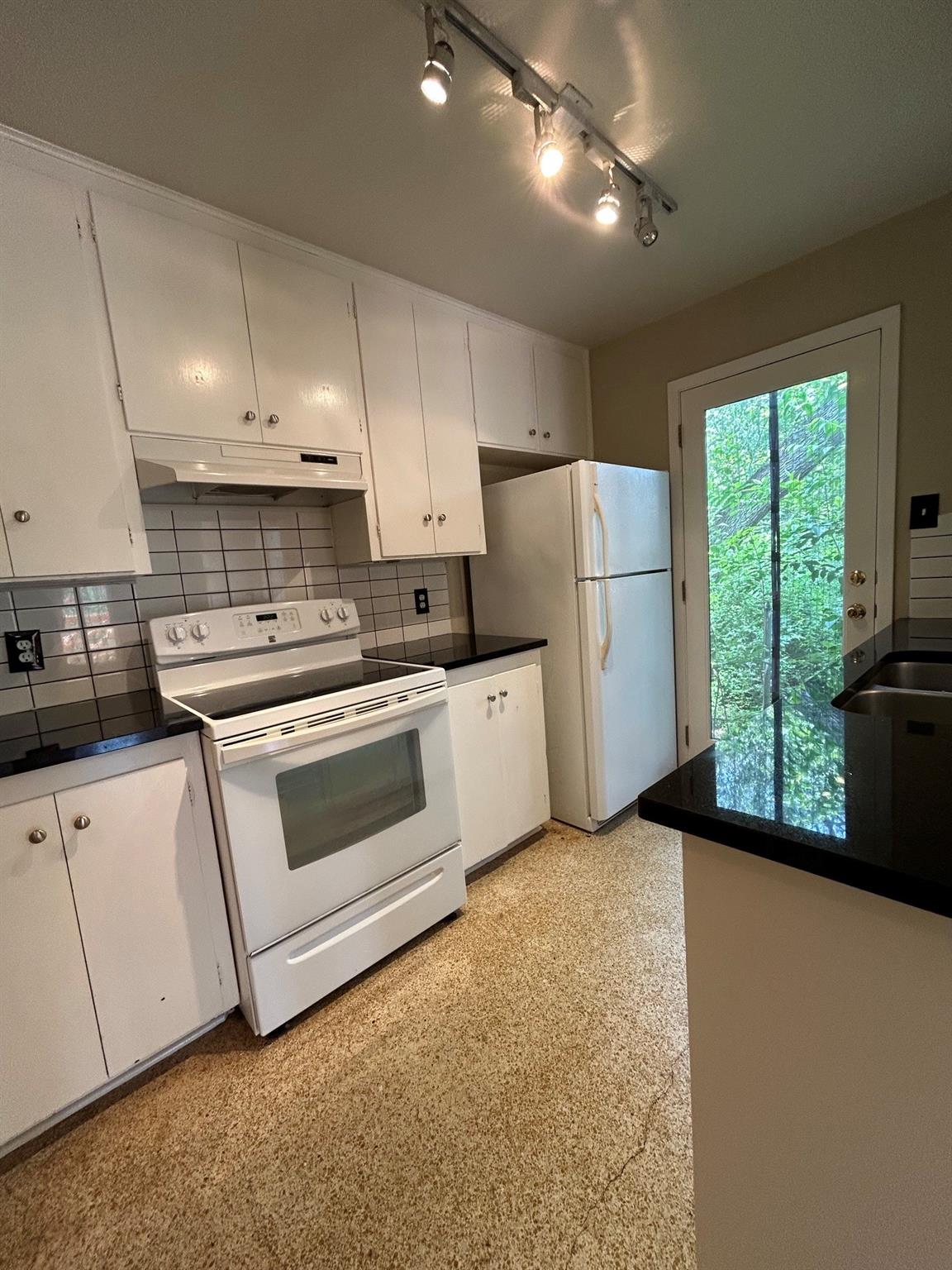 Residential Lease in West Lake Hills 5