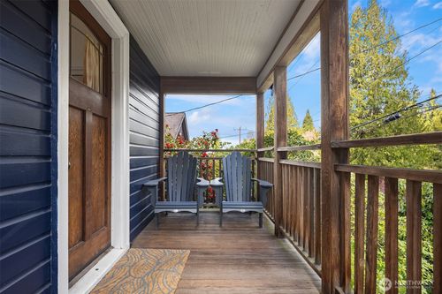 9213 25th Ave Ne, Seattle, WA, 98115-3414 | Card Image