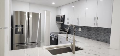 107-8010 Colony Cir N, Tamarac, FL, 33321-8332 | Card Image