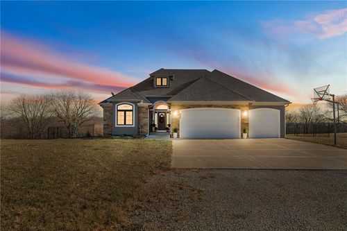 925 County Road B, Liberty, MO, 64068-7932 | Card Image