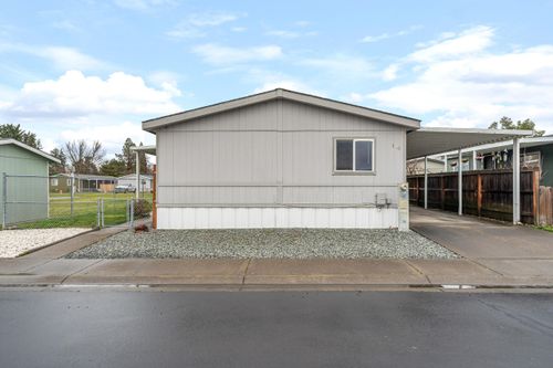 spc-100-1570 S Peach St, Medford, OR, 97501-7025 | Card Image