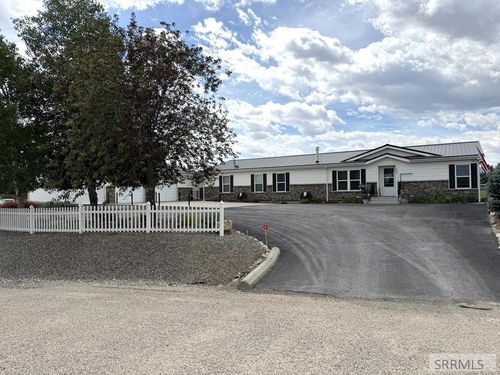 230 Redbird Ln, Challis, ID, 83226-4703 | Card Image