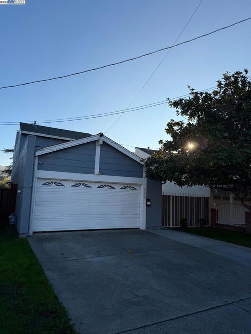 250 S 47th St, Richmond, CA, 94804 | Card Image