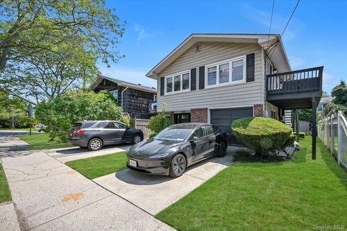 505 Hicksville Rd, Far Rockaway, NY, 11691-5423 | Card Image