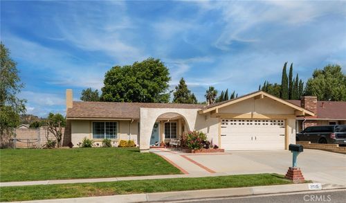 21515 Alaminos, Saugus, CA, 91350 | Card Image