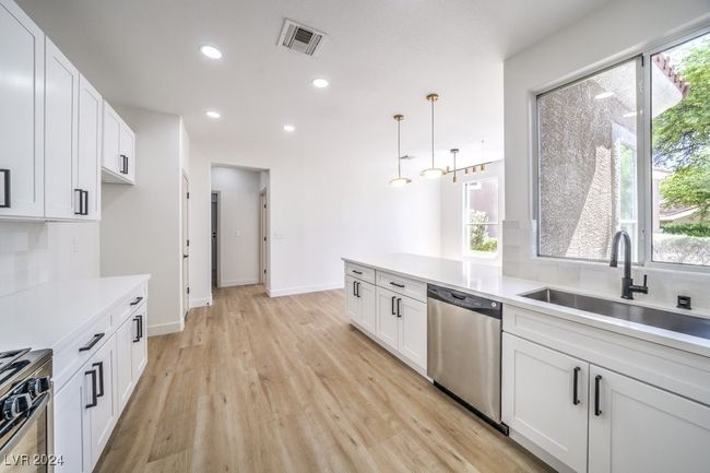UNIT-101 - 1900 Summer Pine Ct, Townhouse with 3 bedrooms, 3 bathrooms and null parking in Las Vegas NV | Image 7
