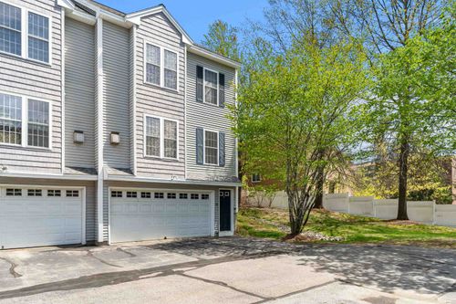 28 Andrew St, Manchester, NH, 03104-2405 | Card Image