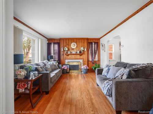 19138 San Juan Dr, Detroit, MI, 48221-1712 | Card Image