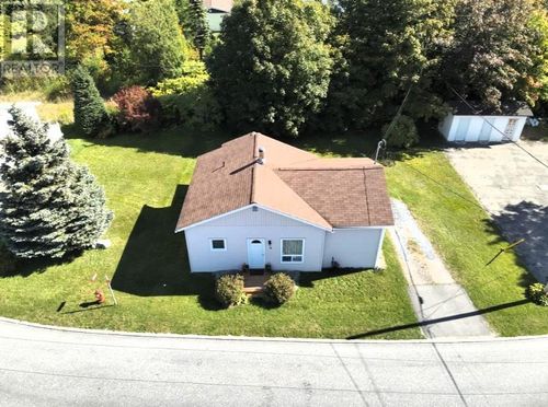 4 Hillview Ave, Stephenville, NL, A2N1S3 | Card Image