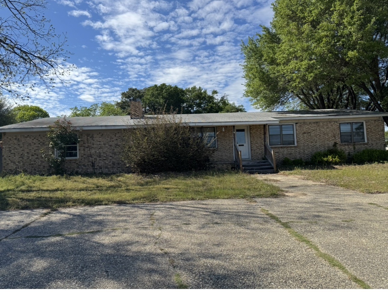Commercial Sale in Lindale