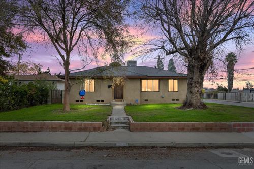 2901 Berkeley St, Bakersfield, CA, 93305-1906 | Card Image