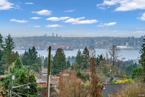 4066 Norwood Ave, North Vancouver, BC, V7N3R3 | Card Image