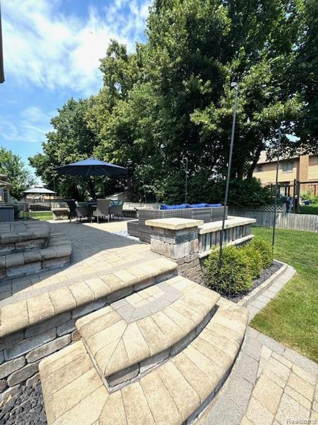 Patio | Image 7