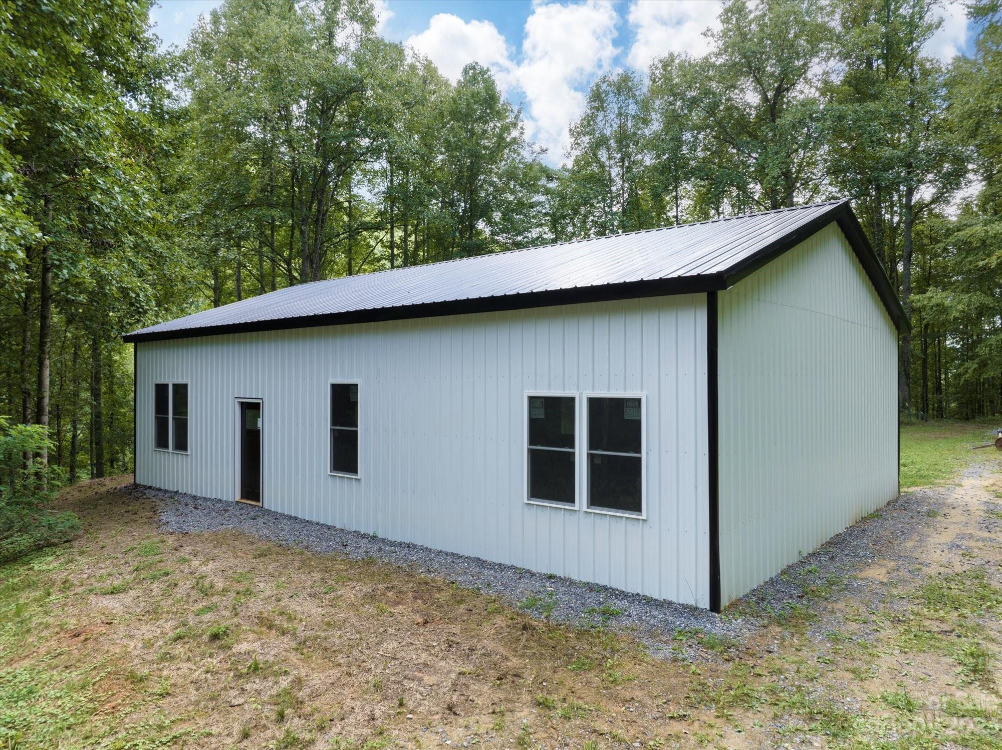 Haney Senior Ln, Clyde, NC 28721