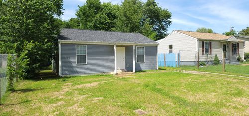 305 Burch Rd, Clarksville, TN, 37042-5716 | Card Image