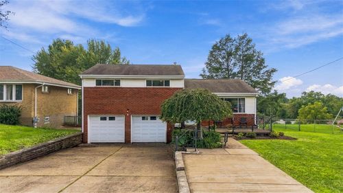 942 Lindsay Rd, Carnegie, PA, 15106-3849 | Card Image