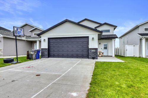 3041 33rd Ave S, Moorhead, MN, 56560-5300 | Card Image