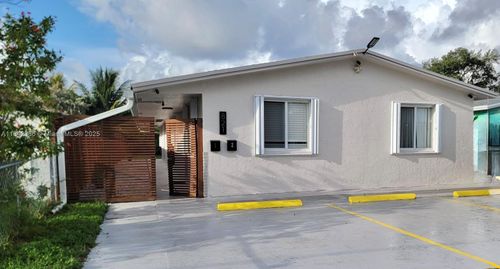2-821 Sw 9th St, Hallandale Beach, FL, 33009-6811 | Card Image