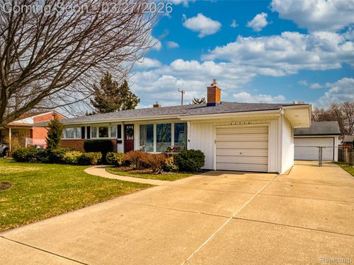 22960 Manning St, Farmington, MI, 48336-3945 | Card Image