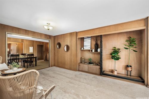 1319 16th Ave, Honolulu, HI, 96816-4301 | Card Image