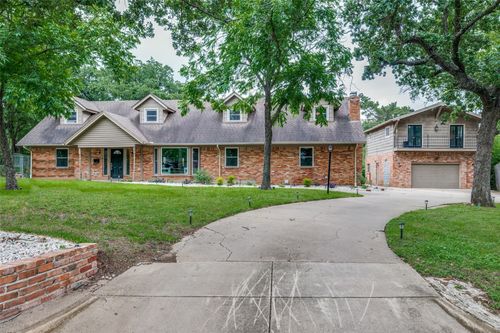 2 Chapel Ct, North Richland Hills, TX, 76180-6241 | Card Image