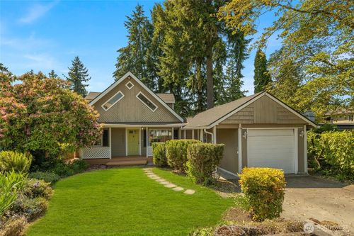 14331 Wallingford Ave N, Seattle, WA, 98133-7249 | Card Image