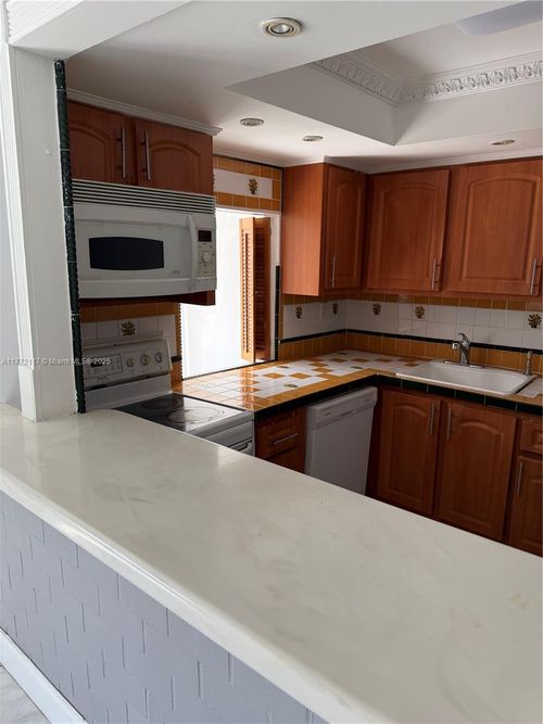 apt-326-210 172nd St, Sunny Isles Beach, FL, 33160-3422 | Card Image