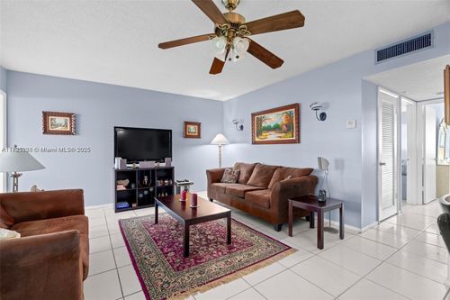 apt-j115-5300 Washington St, Hollywood, FL, 33021-7721 | Card Image