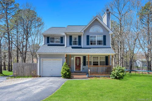 343 Oak Ave, Riverhead, NY, 11901-4345 | Card Image