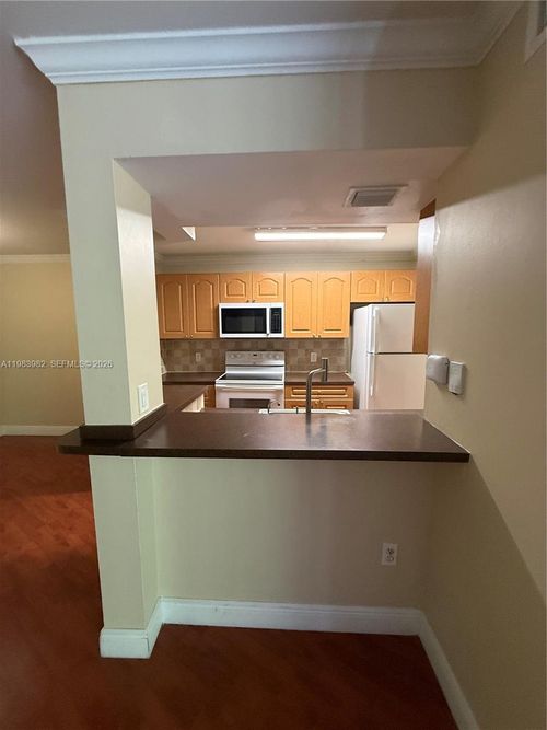 apt-a204-7165 Nw 186th St, Miami Gardens, FL, 33015-8343 | Card Image